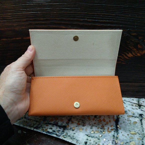 Tory Burch Sunglass Holder - Picture 4 of 8